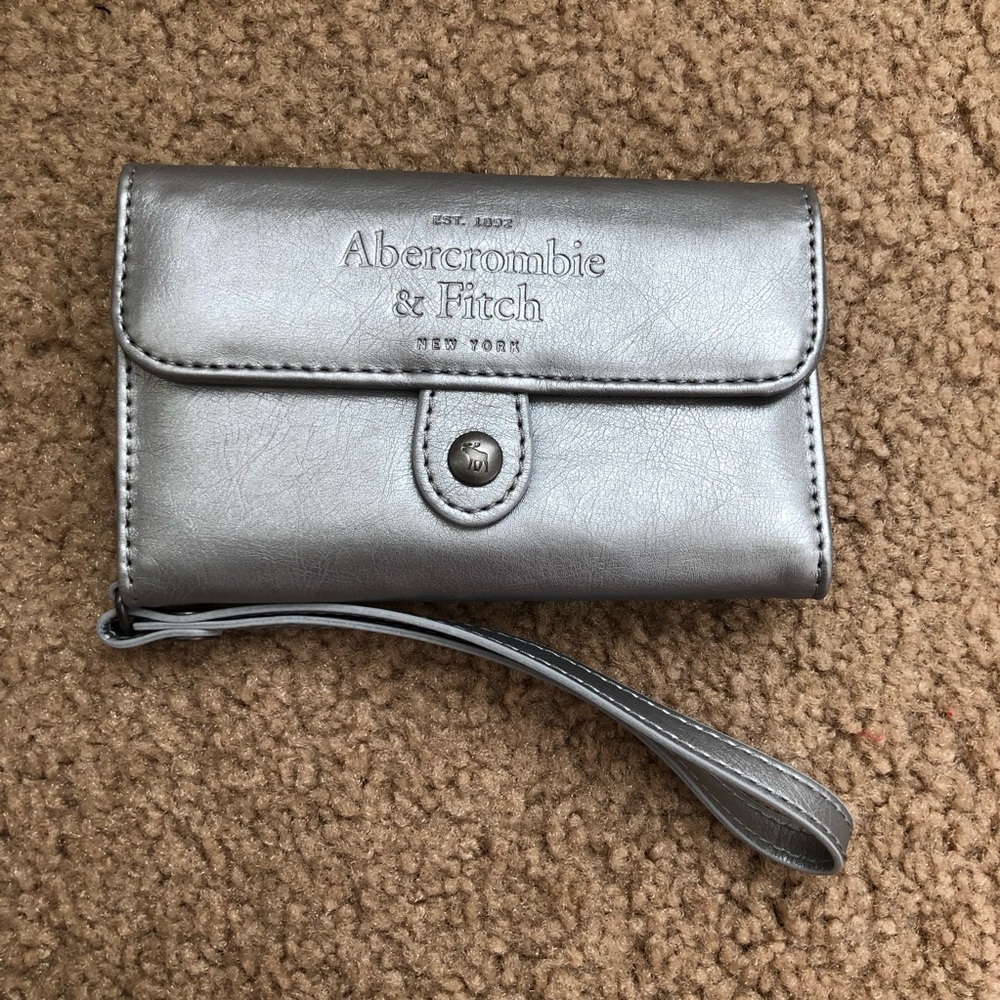 NWOT. A+F phone/wallet wristlet
